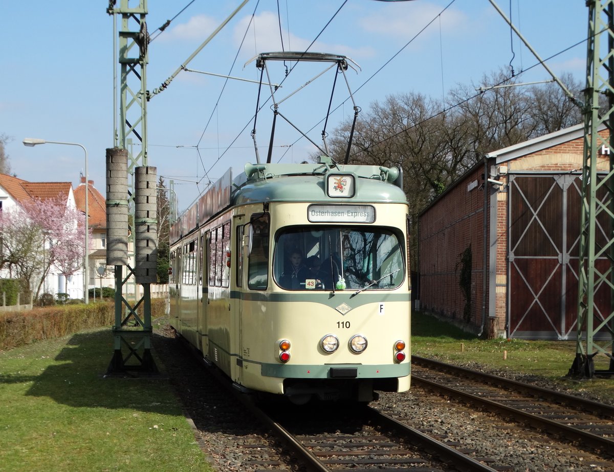 VGF Düwag O-Wagen 110 als Osterhasenexpress am 26.03.16 in Frankfurt am Main Schwanheim