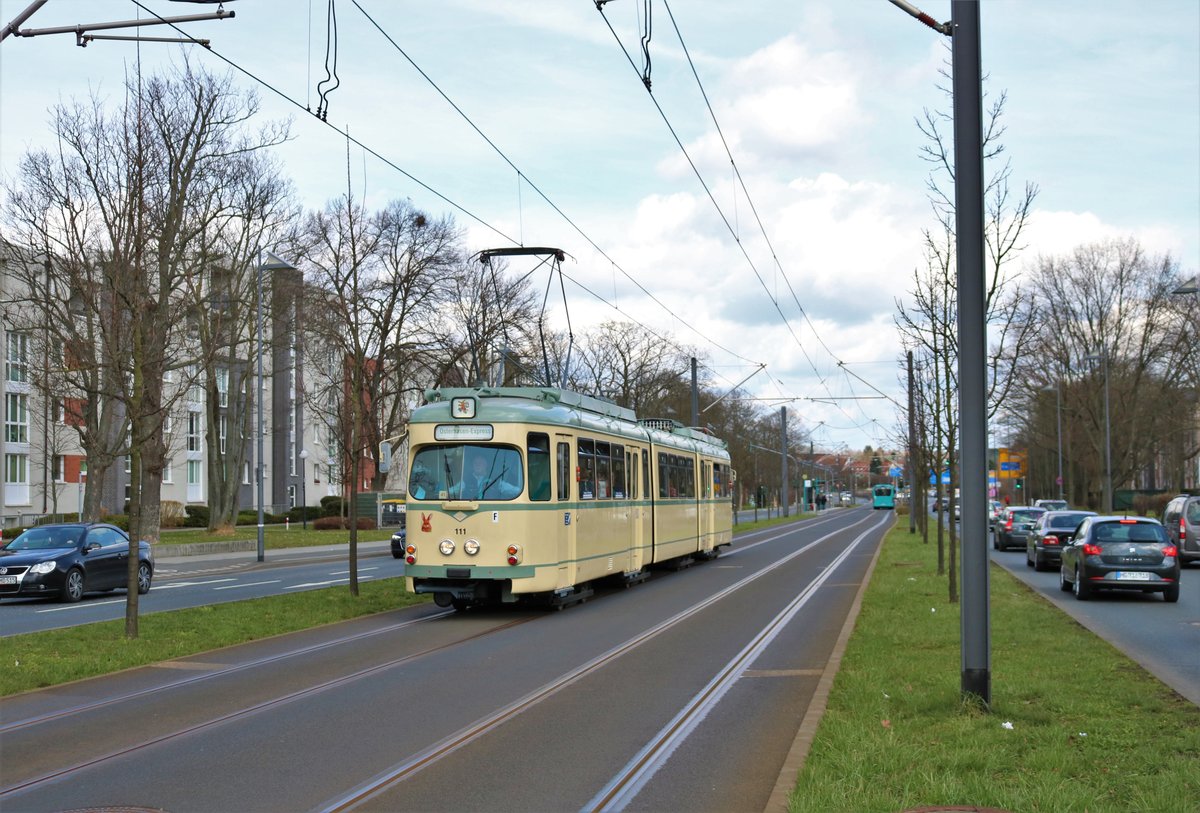 VGF Düwag O-Wagen 111 als Osterhasen Express am 31.03.18 in Frankfurt am Main Friedberger Warte