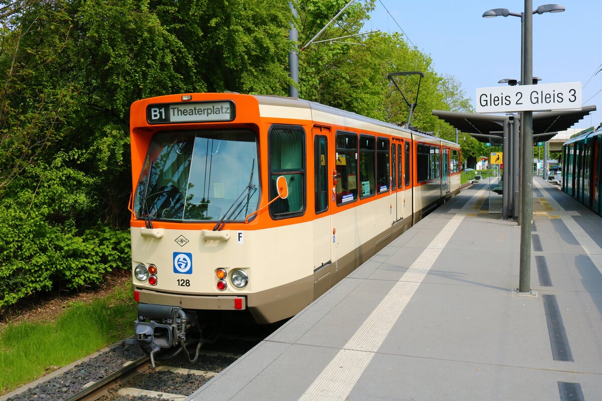 VGF Düwag Pt Wagen 128 am 01.05.22 bei einer Sonderfahrt in Frankfurt am Main