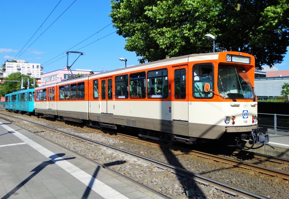 VGF Düwag Pt Wagen 148 und 728 auf der Linie 20 in Frankfurt am Main Uni Klinikum am 24.06.17