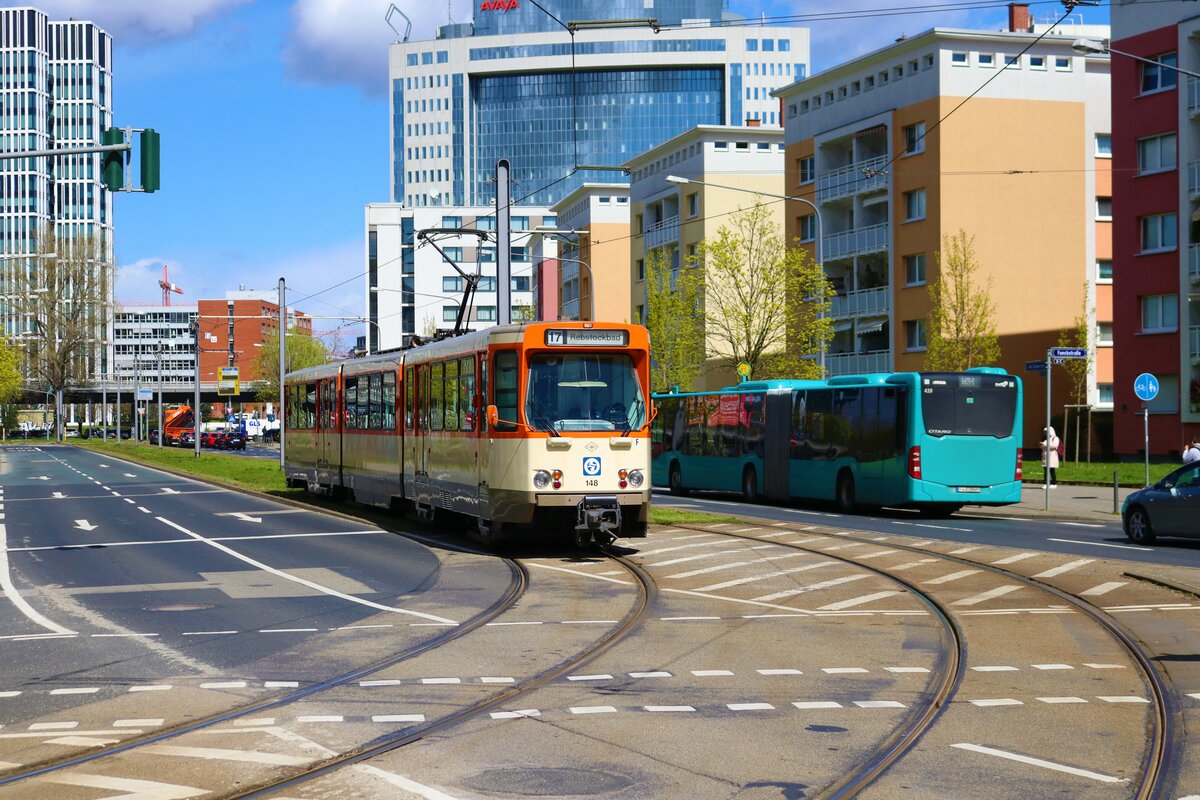 VGF Düwag Pt Wagen 148 am 11.04.23 in Frankfurt am Main