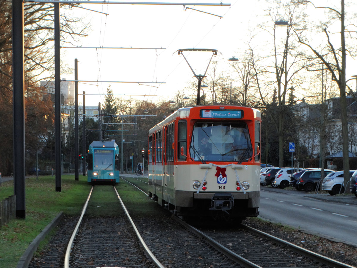 VGF Düwag Pt Wagen 148 als Nikolaus Express am 03.12.16 in Frankfurt am Main Blutspendedienst