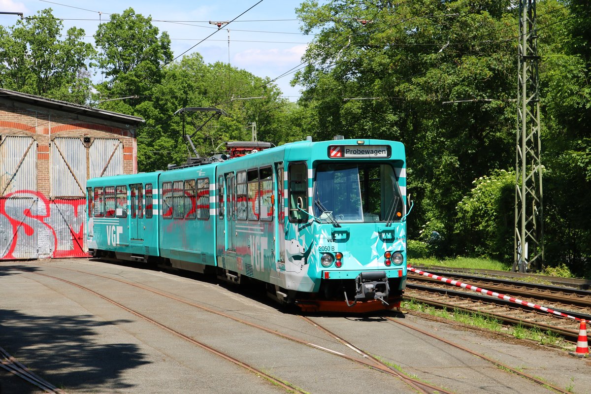 VGF Düwag Pt Wagen 2050 (Schneebär) am 01.06.19 bei einer Sonderfahrt in Frankfurt am Main Stadtgrenze Neu Isenburg. Das Betriebsgelände war für die Fotografen abgesperrt 