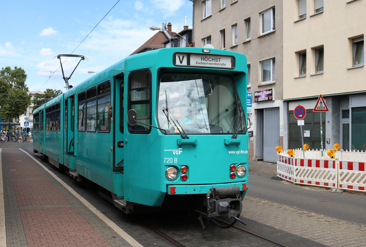 VGF Düwag Pt-Wagen 720 am 11.08.19 in Frankfurt Westbahnhof als Pendelverkehr zum Sommerfest des Straßenbahn Museums