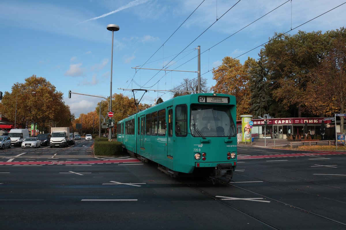 VGF Düwag Pt-Wagen 720 am 28.10.20 als Einschieber der Linie 17 in Frankfurt am Main