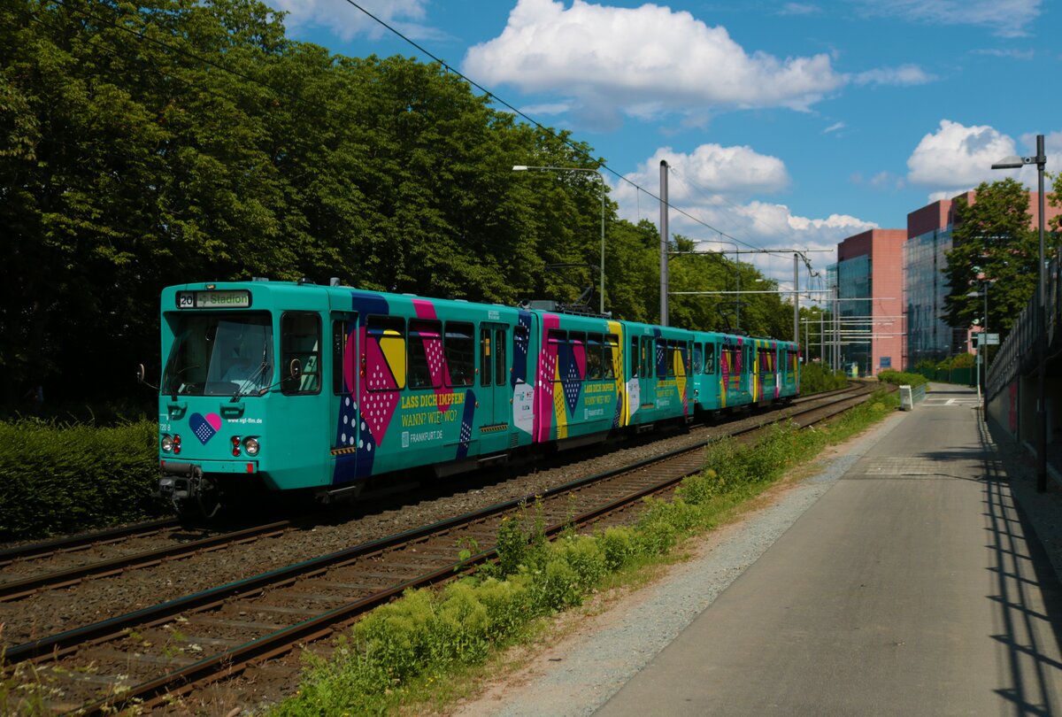 VGF Düwag Pt Wagen 720+736 am 04.06.22 als Linie 20 zum Stadion in Frankfurt am Main