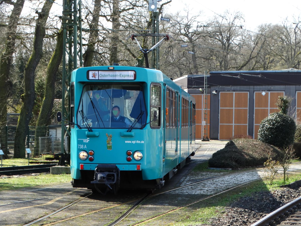 VGF Düwag Pt Wagen 738 als Osterhasenexpress in Frankfurt am Main Schwanheim am 26.03.16 beim Rangieren