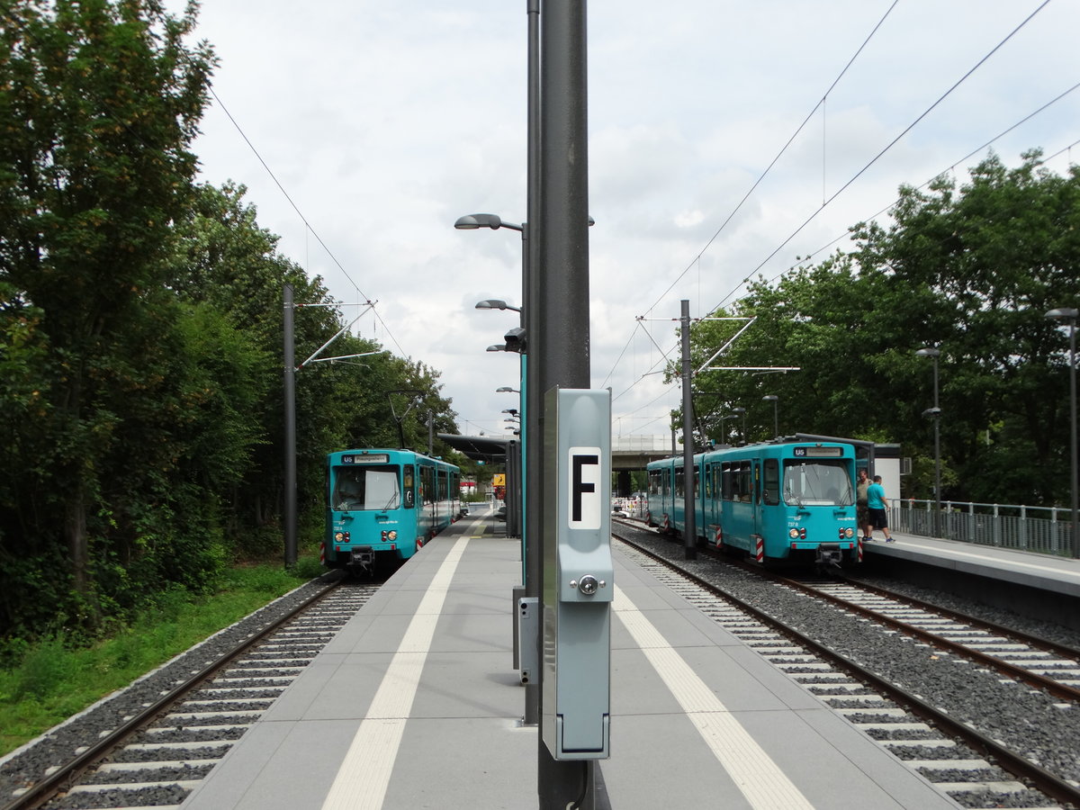 VGF Düwag Ptb Wagen 730 und 737 am 28.07.16 in Frankfurt Preungesheim Endhaltestelle