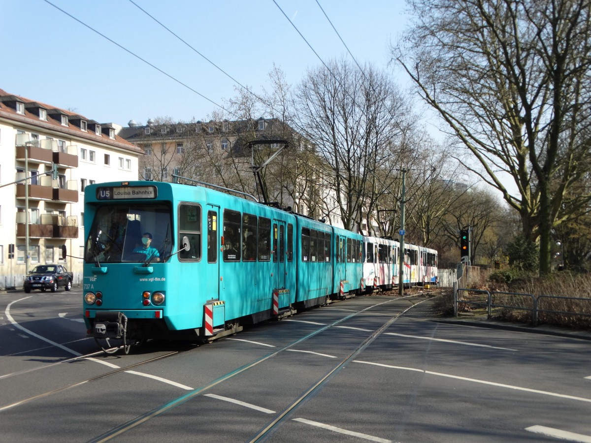 VGF Düwag Ptb Wagen 737 am 18.03.16 in Frankfurt am Main kurz nach der Haltestelle Konstablerwache. Ab dieser Stelle fährt die Linie U5 nur noch Obererdisch in Richtung Preungesheim 