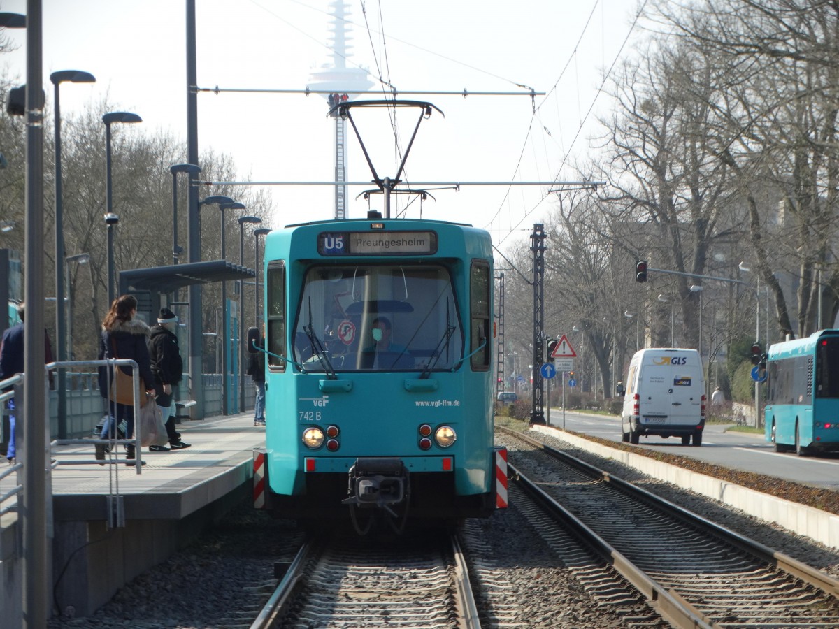 VGF Düwag Ptb Wagen 742 am 18.03.16 in Frankfurt am Main Eckenheim auf der Linie U5