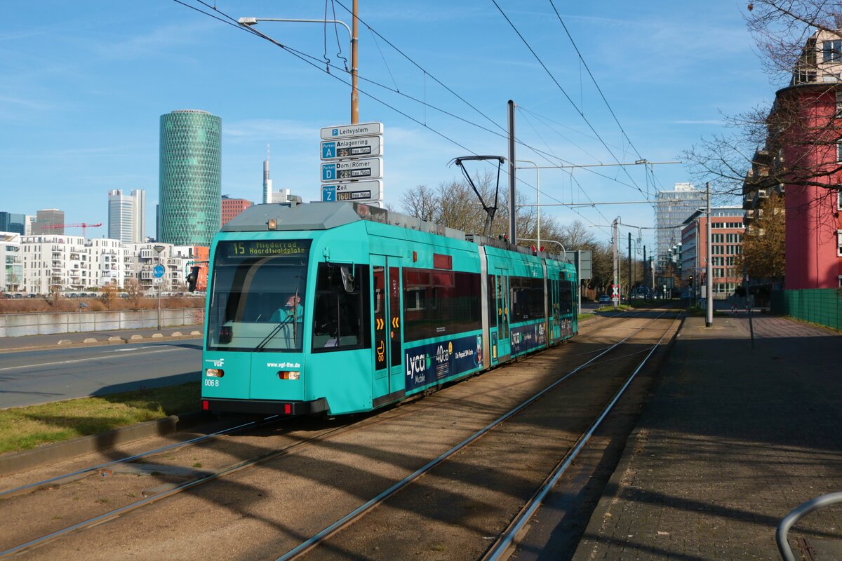 VGF Düwag R-Wagen 006 am 12.02.22 in Frankfurt