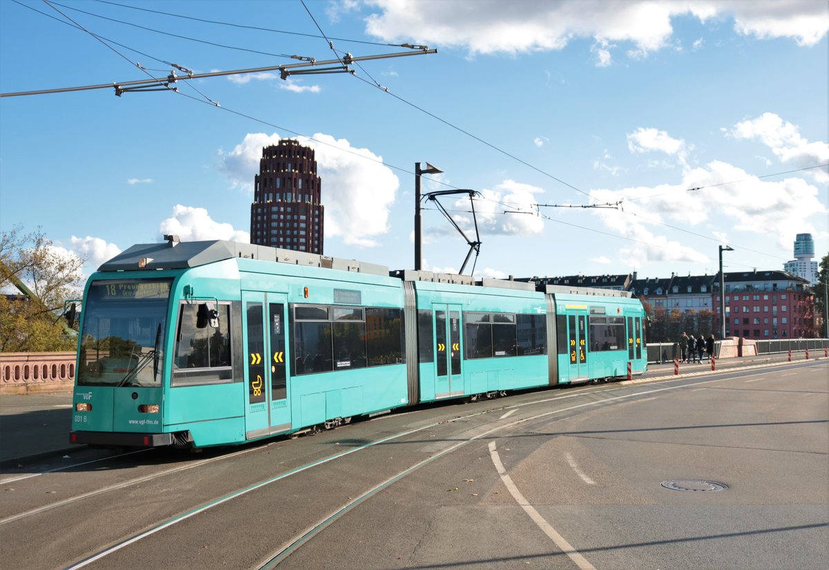 VGF Düwag R-Wagen 031 am 10.10.20 in Frankfurt am Main 