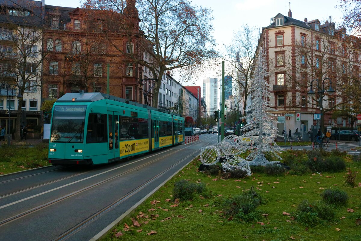 VGF Düwag R-Wagen 036 am 10.12.22 in Frankfurt am Main