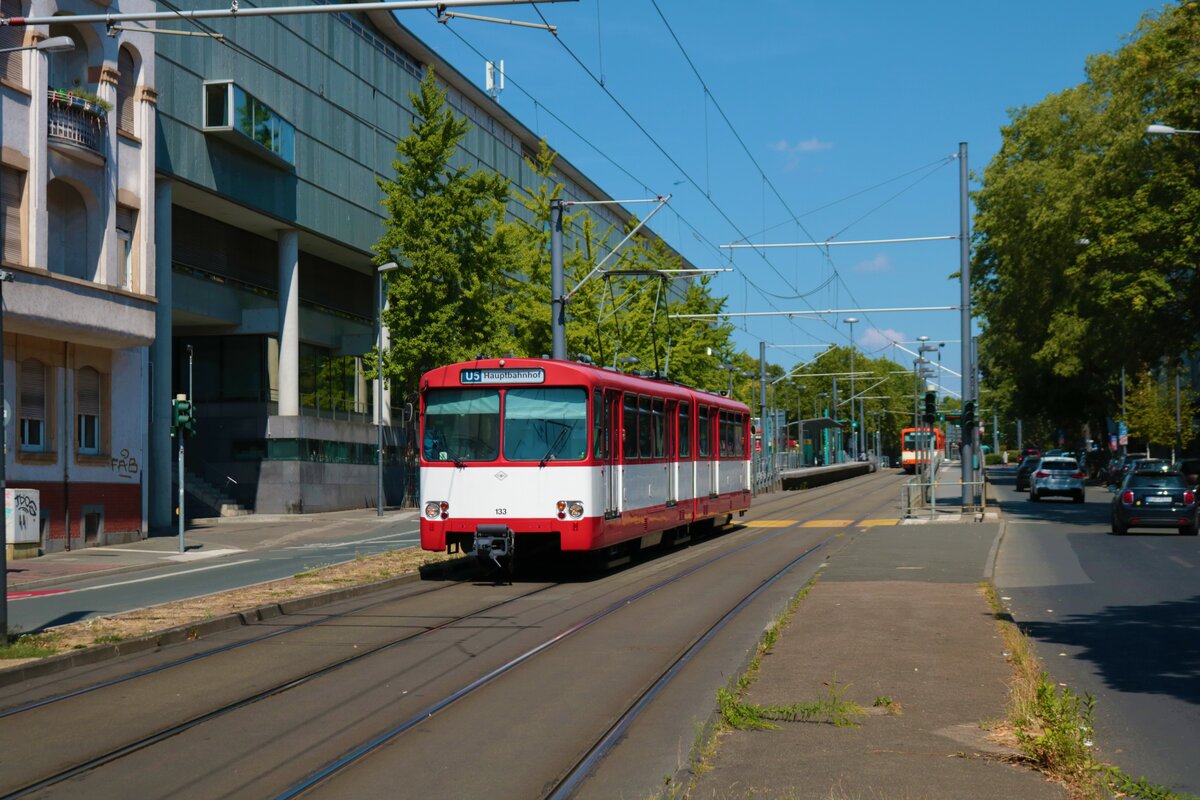 VGF Düwag U2 Wagen 133 am 14.08.22 als Sonderwagen zum Jubiläum 45 Jahre B-Strecke in Frankfurt am Main