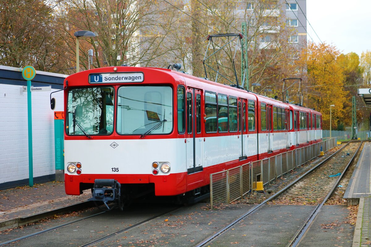 VGF Düwag U2 Wagen 135 in Frankfurt Ginnheim am 27.11.22 bei Bewegungsfahrten 