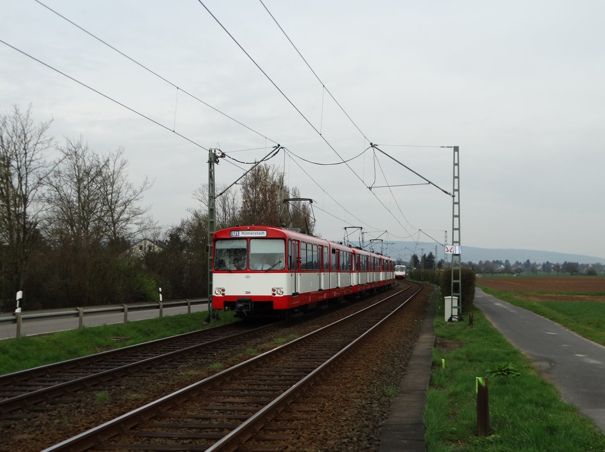 VGF Düwag U2 Wagen 305 am 03.04.16 bei Weißkirchen Ost