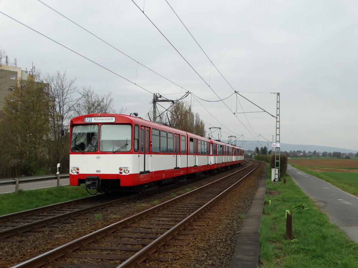 VGF Düwag U2 Wagen 305 am 03.04.16 bei Weißkirchen Ost