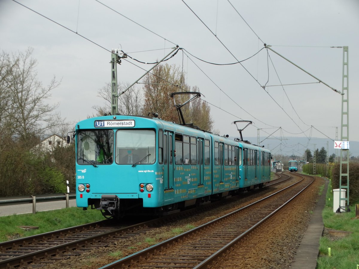 VGF Düwag U2 Wagen 385 zum letzten mal unterwegs am 03.04.16 bei Weißkirchen Ost