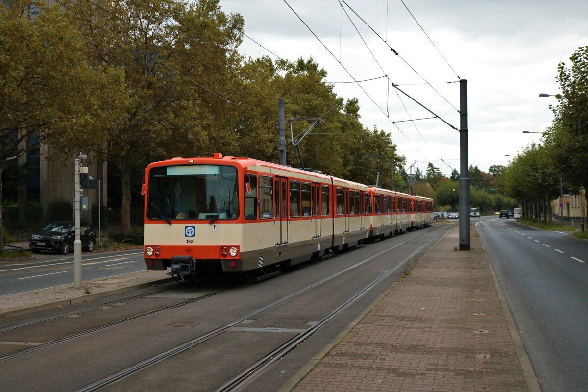 VGF Düwag U3 Wagen 153+152+151 am 17.10.21 in Frankfurt Eckenheim