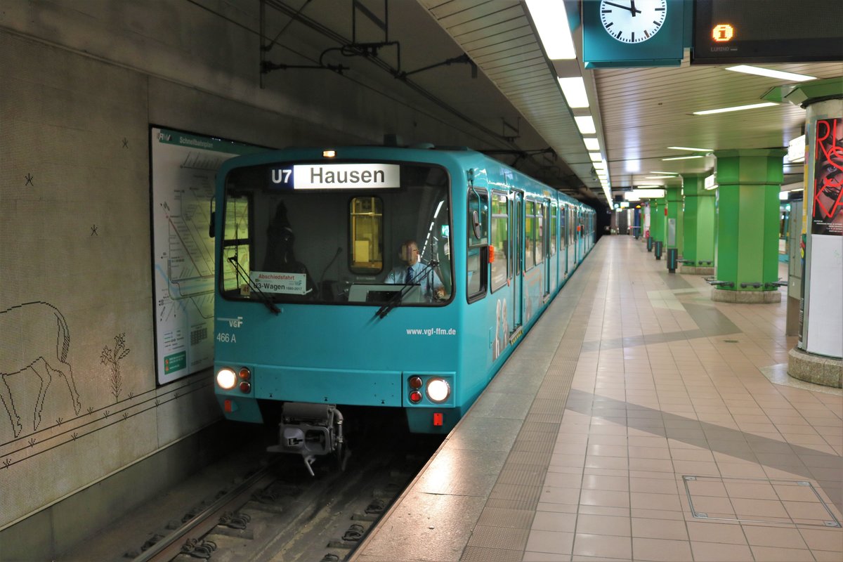VGF Düwag U3 Wagen 466 in Frankfurt Parlamentsplatz am 13.10.18 zum U3 Wagen Abschied auf der U7