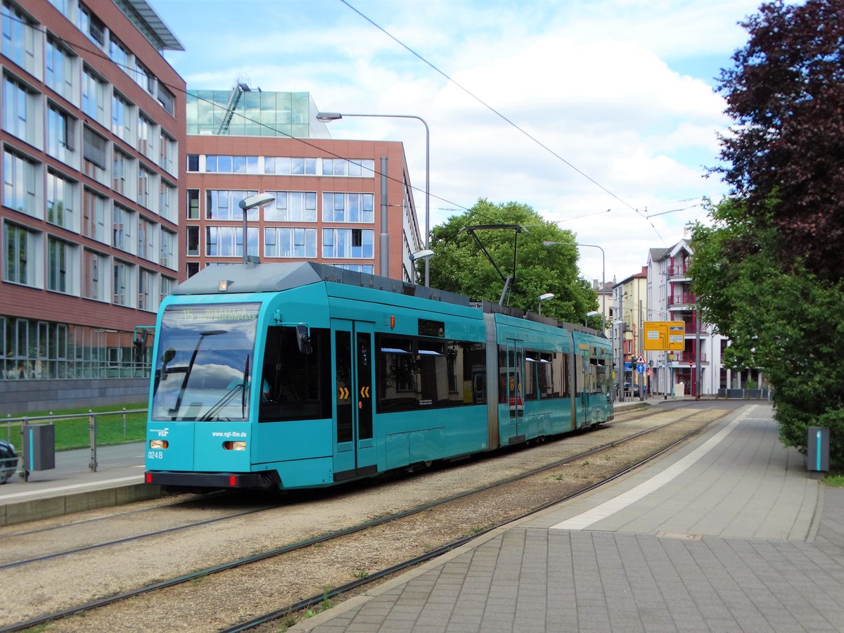 VGF Düwag/Siemens R-Wagen 024 am 29.07.17 in Frankfurt am Main