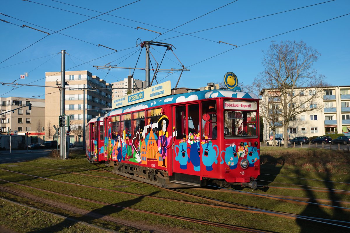 VGF Ebbelweiexpress K-Wagen 108 am 06.03.21 in Frankfurt am Main bei einer Bewegungsfahrt