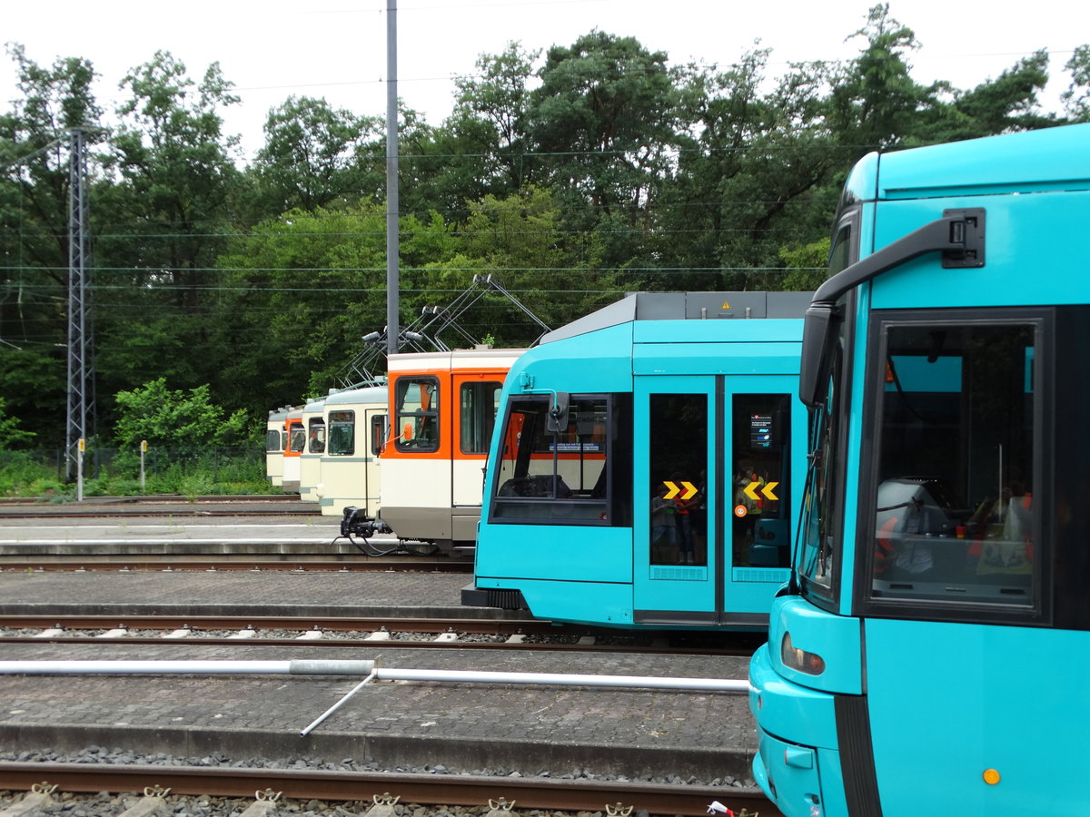 VGF Generationwen Treffen am 25.06.16 bei der Stadion Haltestelle. Die Anlage wurde für dieses Event gesperrt und mann konnte auf den Gleisen Fotos machen