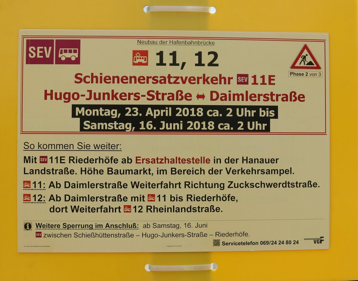 VGF Info Schild zum Schienenersatzverkehr auf der Linie 11 und 12 am 01.06.18 in Frankfurt am Main 