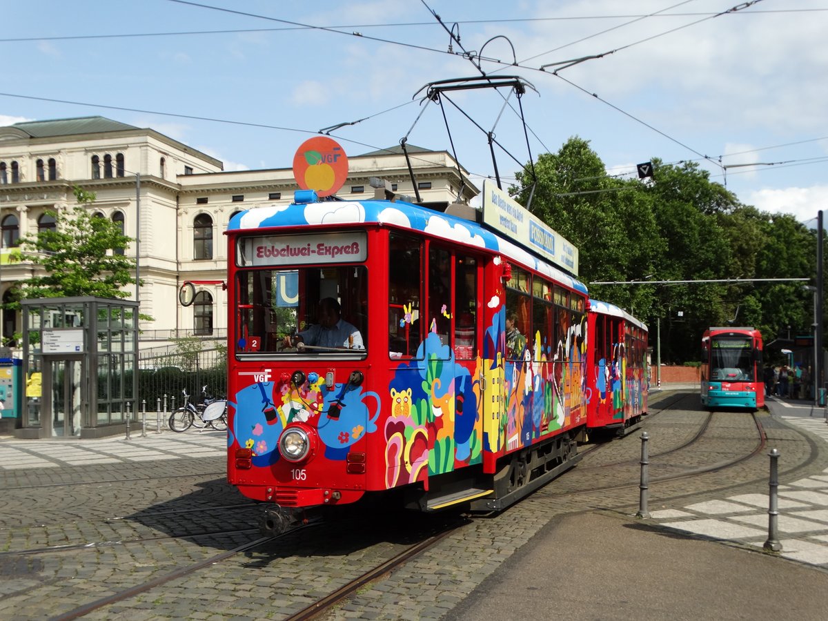 VGF K-Wagen 105 besser bekannt als Ebbelwei Express am 20.08.17 in Frankfurt Zoo
