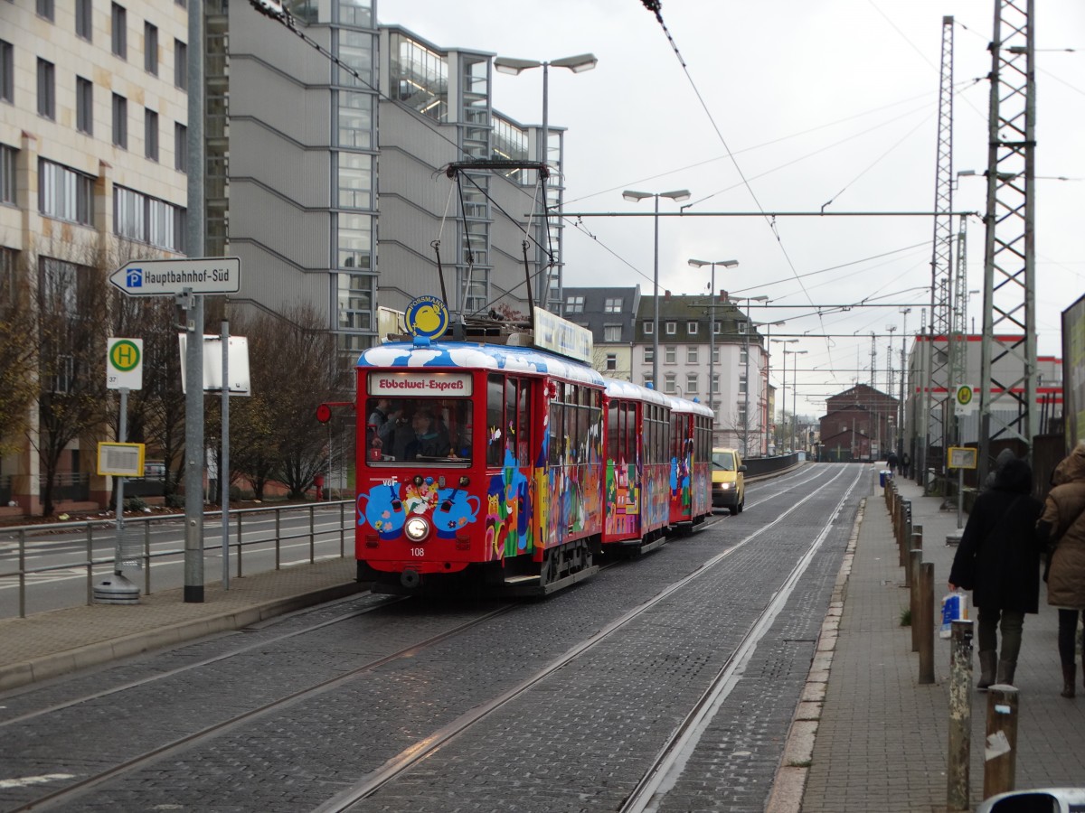 VGF K-Wagen 108 als Ebbelweiexpress am 21.11.15 in Frankfurt am Main