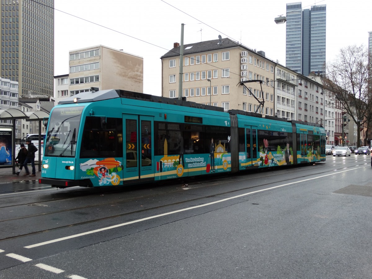 VGF R-Wagen 011 mit Linie 17 Werbung am 02.01.15 in Frankfurt 