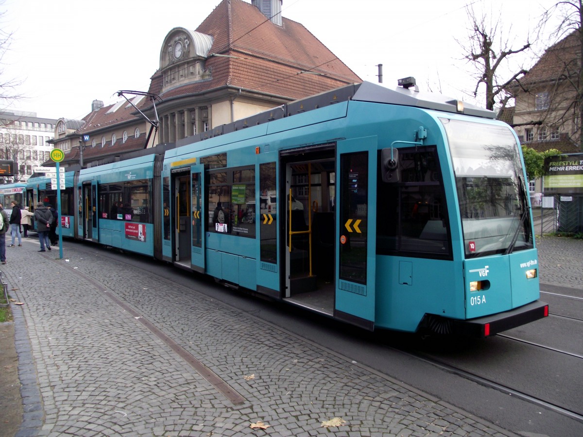 VGF R-Wagen 015 am 27.11.13 in Frankfurt am Main Süd 
