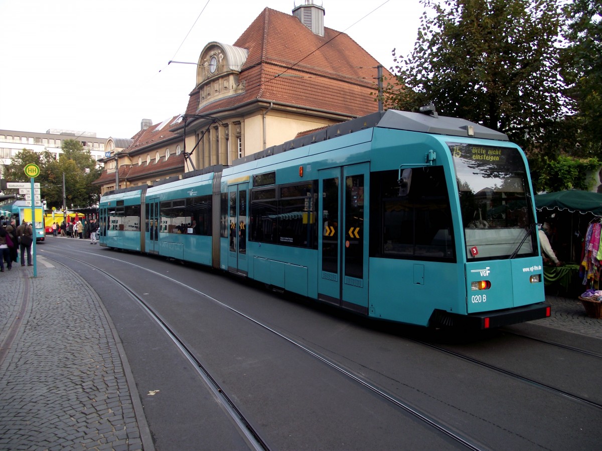 VGF R-Wagen 020 am 04.10.13 in Frankfurt am Main S�d 