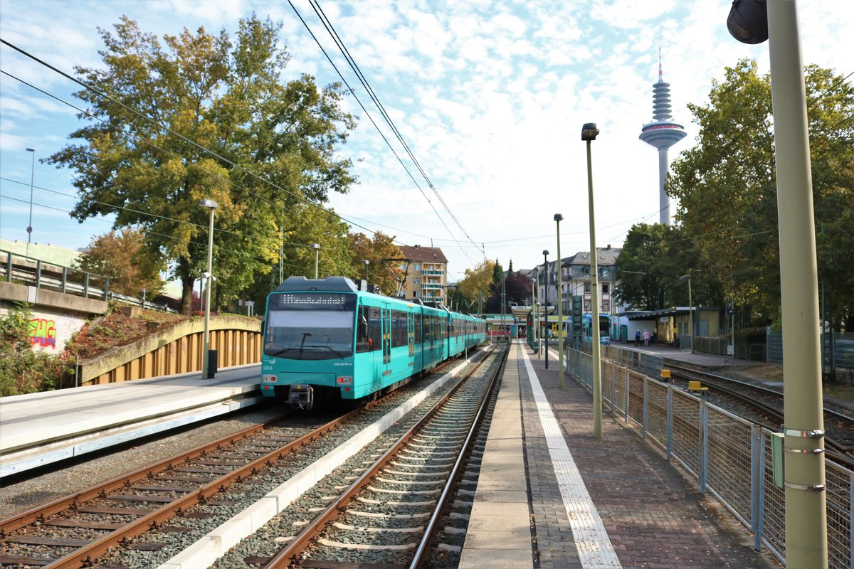 VGF Siemens U4 Wagen 539 am 06.10.18 in Frankfurt Ginnheim vom Bahnsteig aus fotografiert