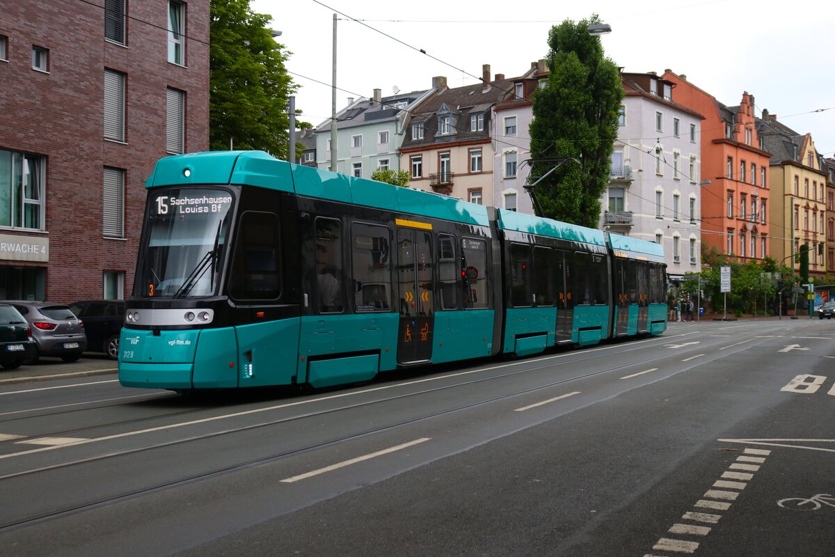 VGF Straßenbahn Frankfurt am Main Alstom Citadis SX05 T-Wagen 312 am 02.06.24