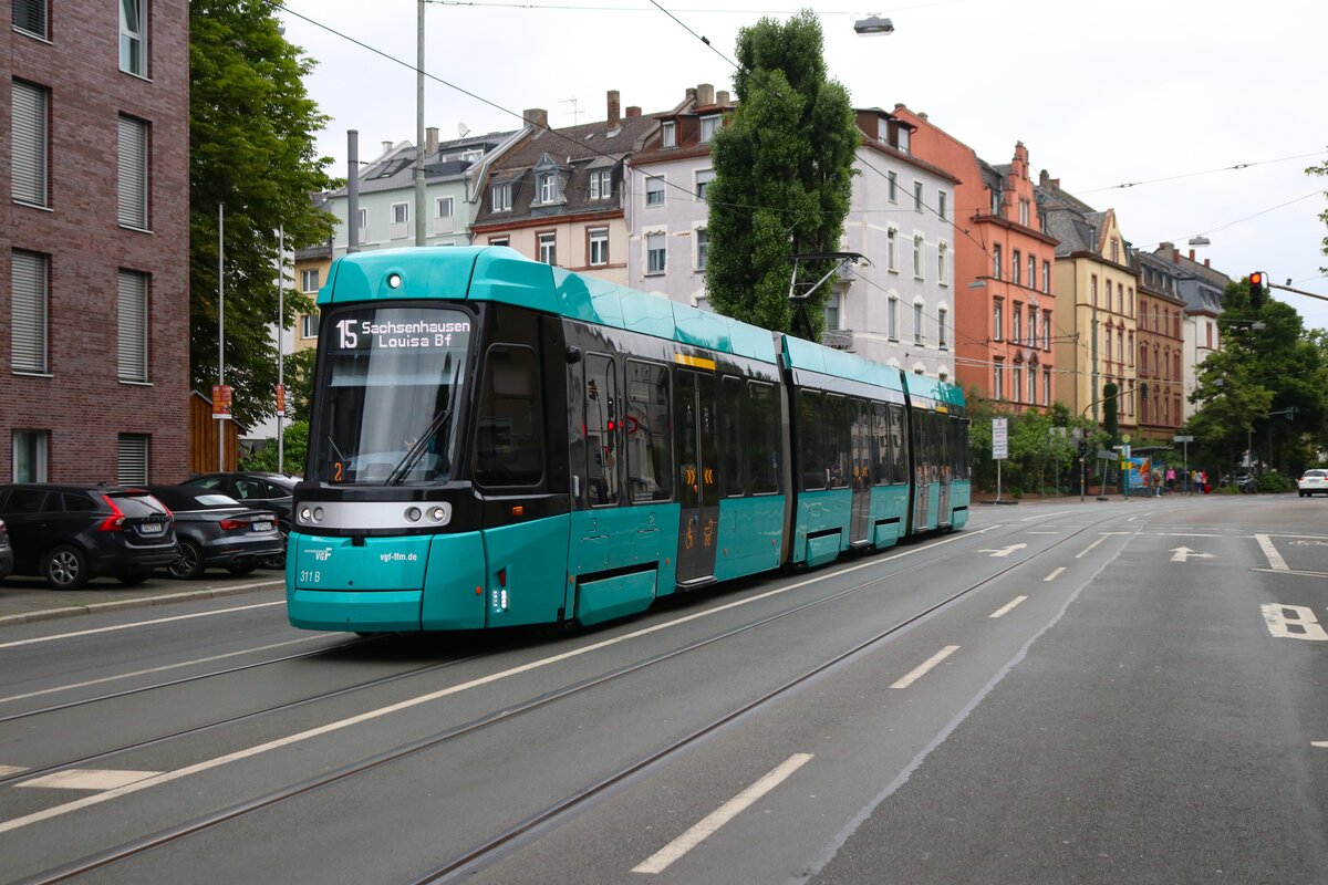 VGF Straßenbahn Frankfurt am Main Alstom Citadis SX05 T-Wagen 311 am 02.06.24
