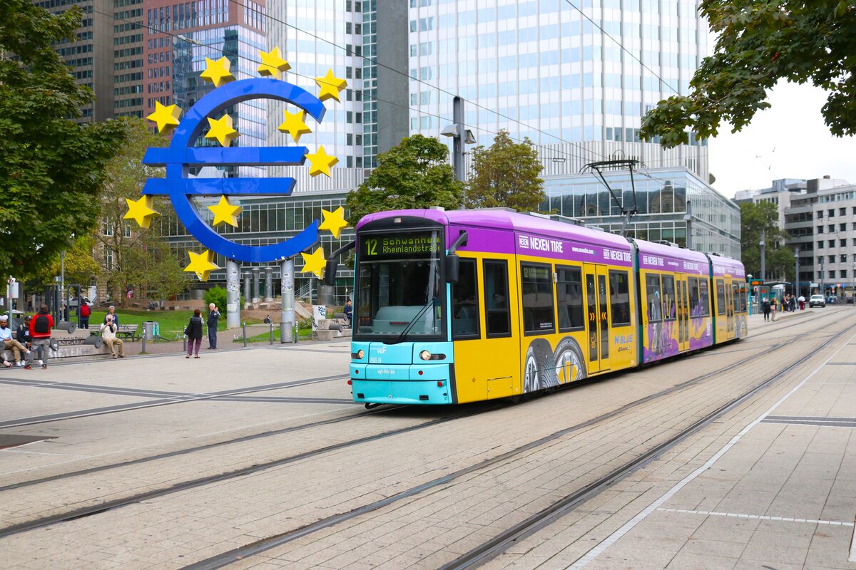 VGF Straßenbahn Frankfurt am Main Bombardier Flexity Classic S-Wagen 256 am 23.09.24