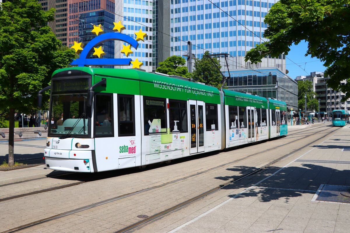 VGF Straßenbahn Frankfurt am Main Bombardier Flexity Classic S-Wagen 236 am 10.05.25 am Willy Brandt Platz