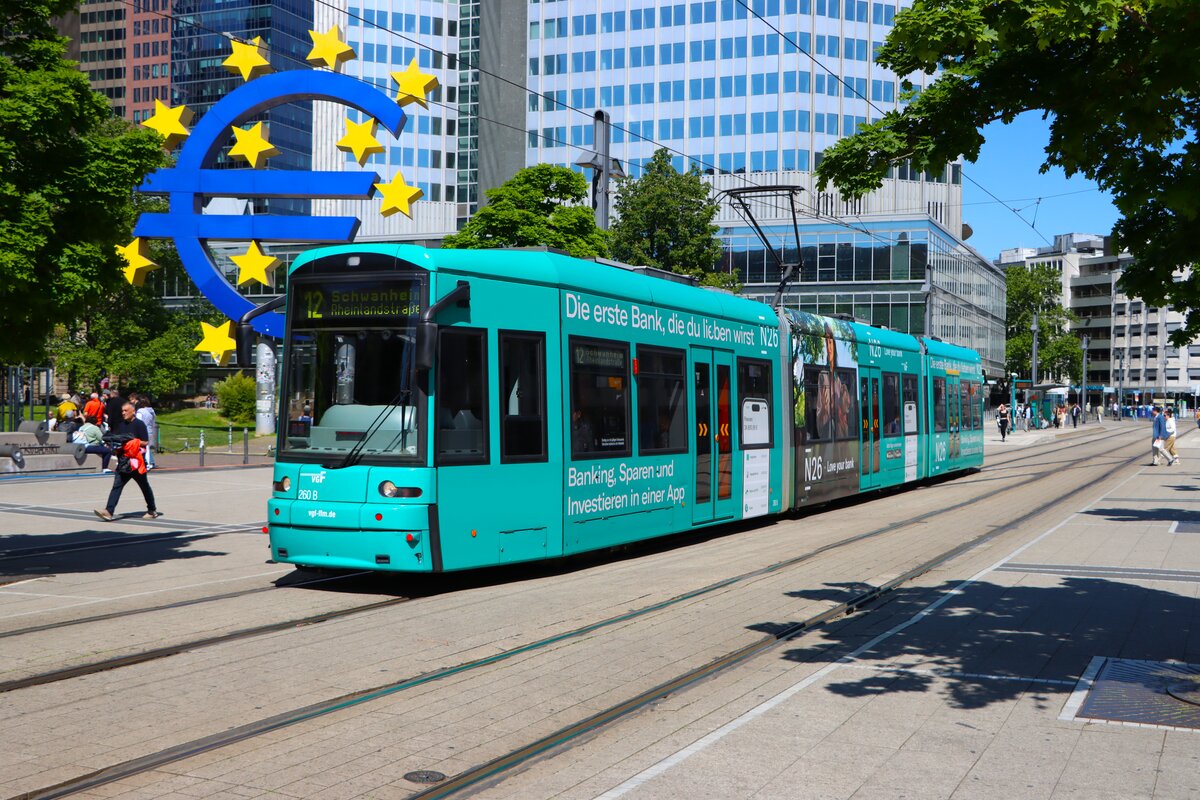 VGF Straßenbahn Frankfurt am Main Bombardier Flexity Classic S-Wagen 260 am 10.05.25 am Willy Brandt Platz