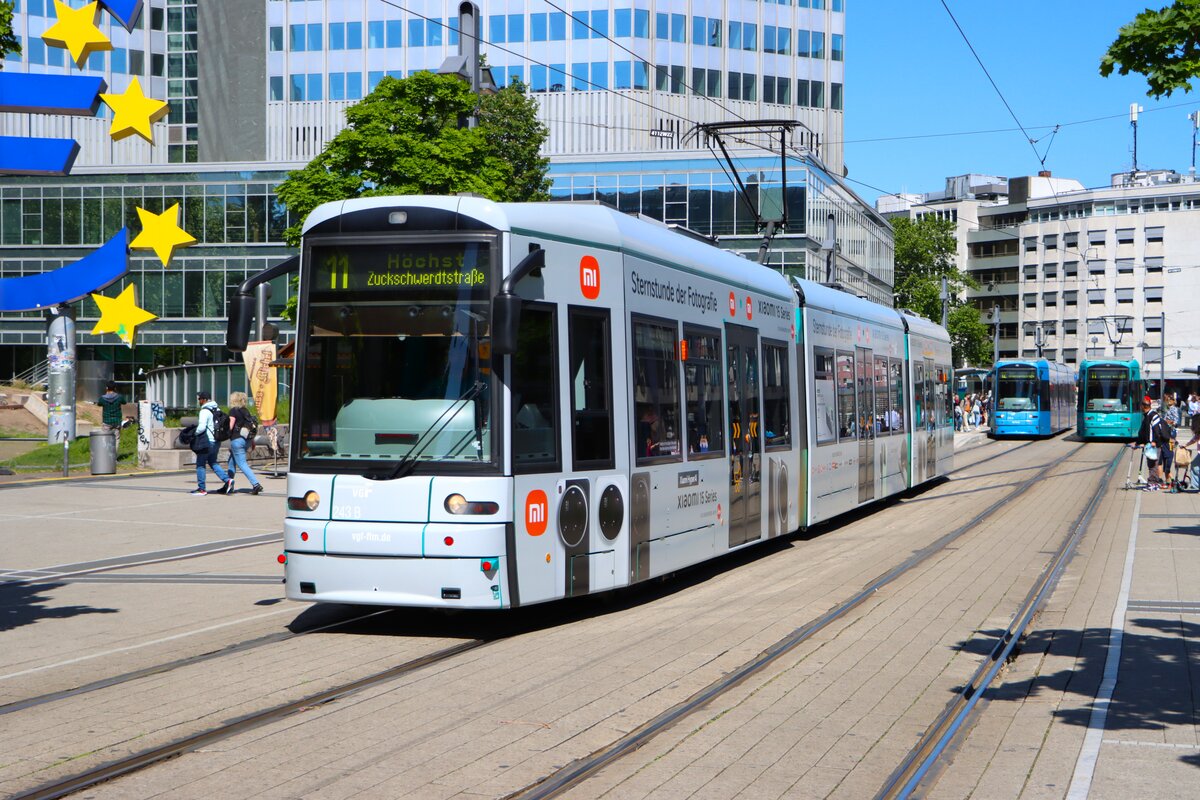 VGF Straßenbahn Frankfurt am Main Bombardier Flexity Classic S-Wagen 243 am 10.05.25 am Willy Brandt Platz