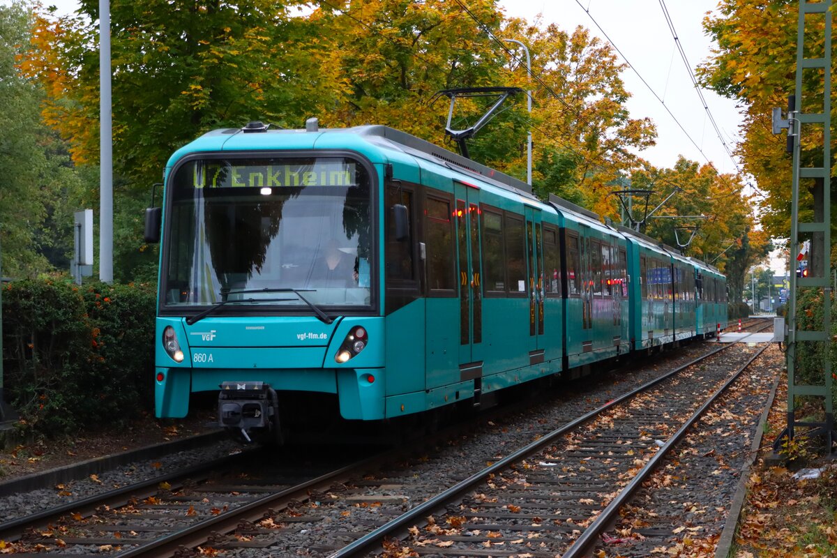 VGF U-Bahn Frankfurt am Main Bombardier Flexity Swift U5-75 Wagen 860 in Enkheim auf der C-Strecke am 11.10.25