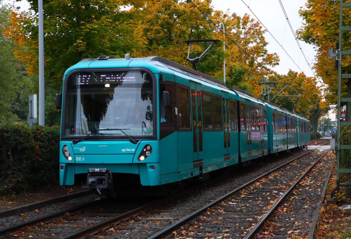VGF U-Bahn Frankfurt am Main Bombardier Flexity Swift U5-75 Wagen 898 in Enkheim auf der C-Strecke am 11.10.25
