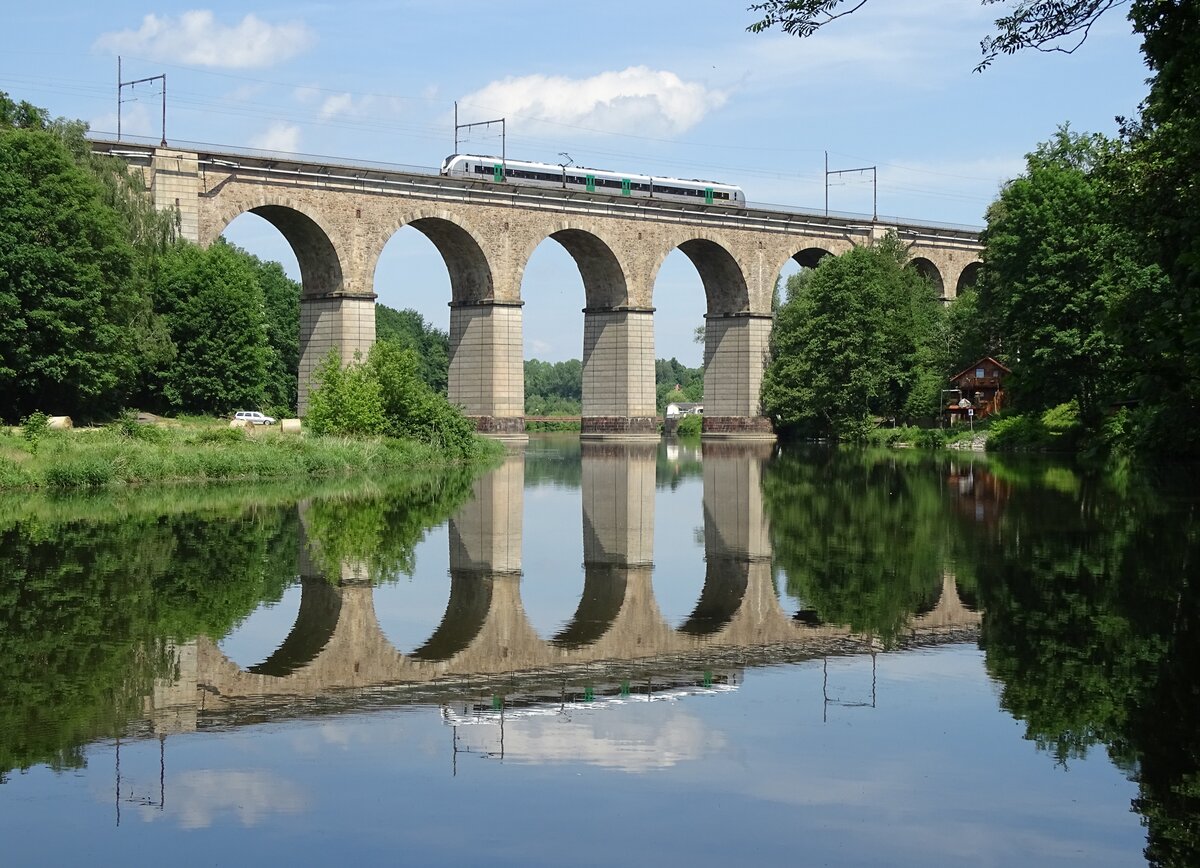 Viadukt Limmritz über die Zschopau an der  Bankrottmeile  des Abschnitts Limmritz–Waldheim der Bahnstrecke Riesa–Chemnitz, aufgenommen am 6.6.2017