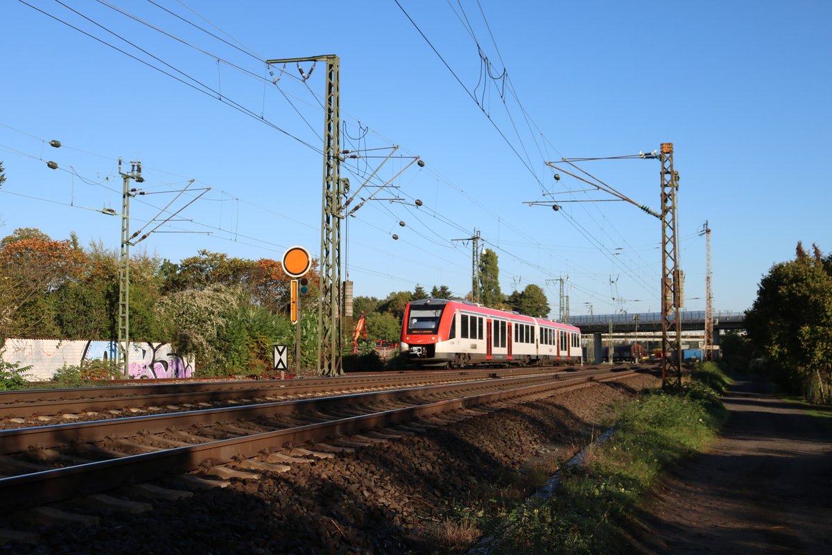 VIAS Alstom Lint 54 am 12.10.19 in Hanau Großauheim 