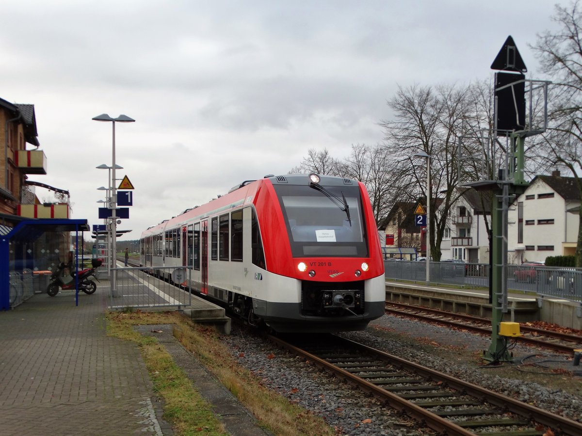 VIAS Alstom Lint 54 VT201 am 23.12.17 in Hainburg Hainstadt als VIA25272