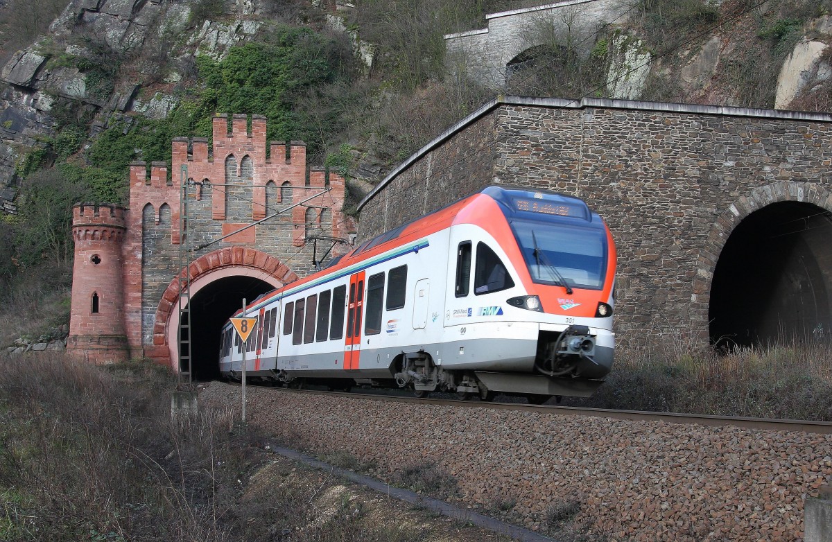 VIAS Elektrotriebwagen 301 verläßt am 2.2.2014 den Lorelei Tunnel auf dem Weg nach Frankfurt.