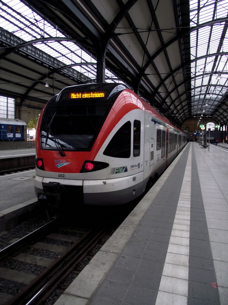 VIAS Flirt (BR 428) alias ET 402 am 21.11.13 in Wiesbaden Hbf 