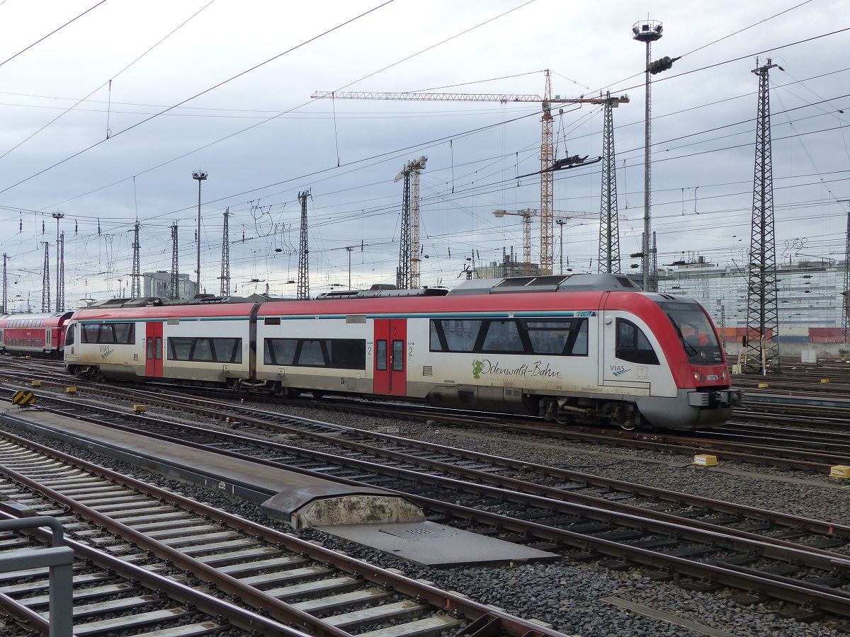 VIAS-Intino der Baureihe 615 (Odenwaldbahn) im Frankfurter Hbf, 04.04.18