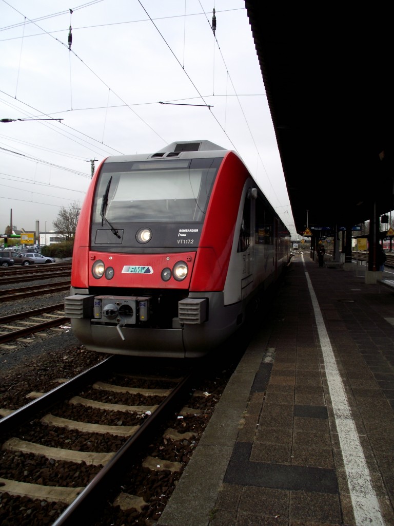 VIAS Itino VT 117 (BR 615) steht am 25.11.13 in Hanau Hbf  