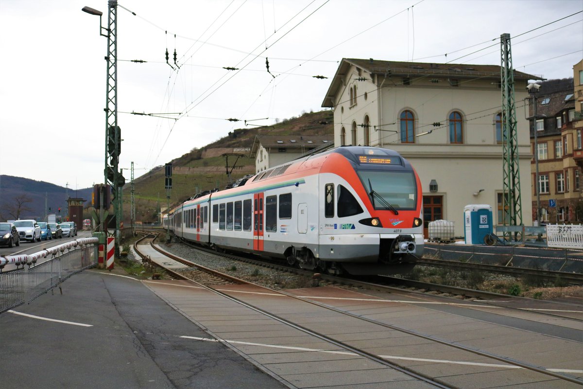 VIAS Stadler Flirt ET407 Doppeltraktion am 22.02.20 in Rüdesheim am Rhein von einen Gehweg aus aufgenommen 